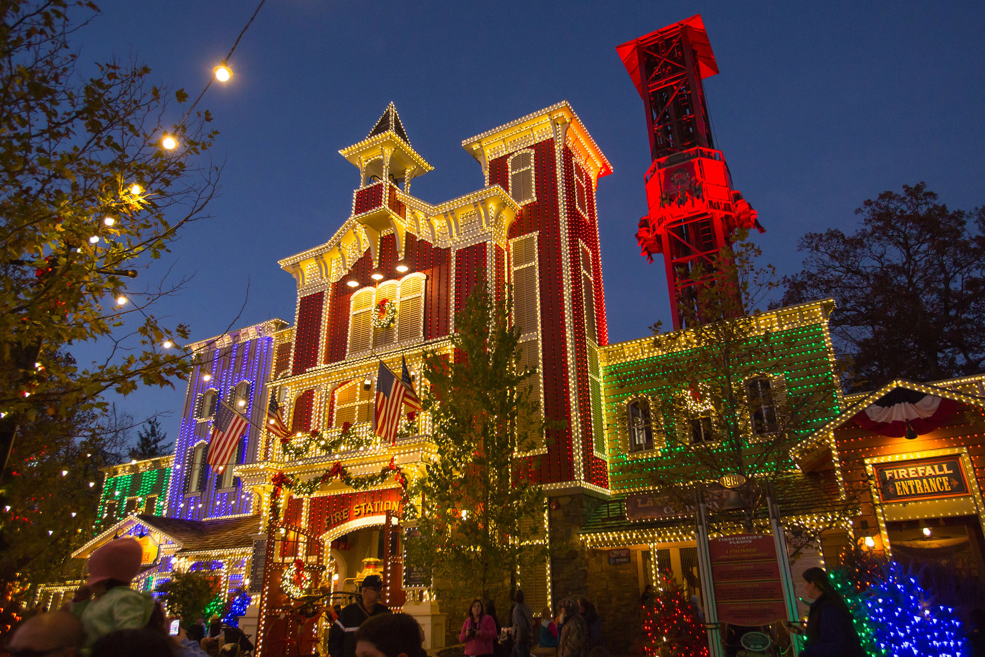 7 Best Holiday Light Displays in the U.S. | Family Vacation Critic