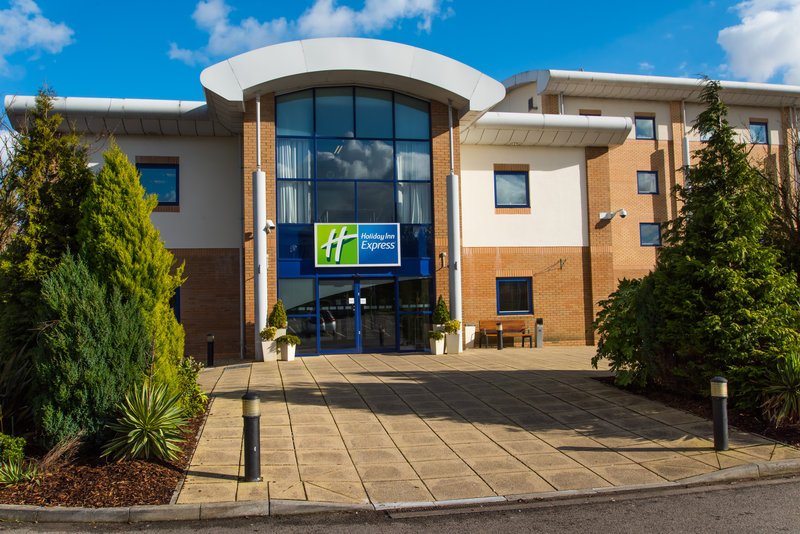 Holiday Inn Express Newport (Wales): What to Know BEFORE You Bring Your ...