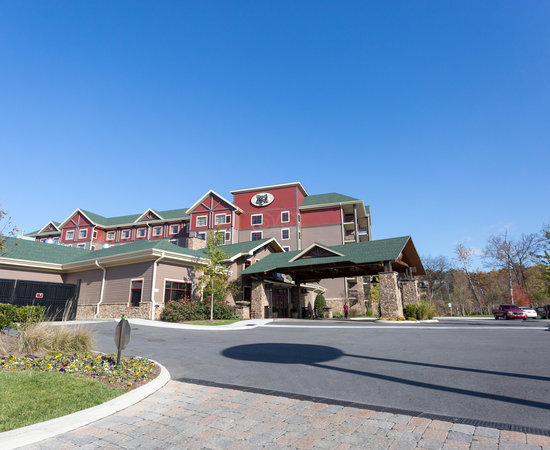 Black Fox Lodge (Pigeon Forge, TN): What to Know BEFORE You Bring Your ...