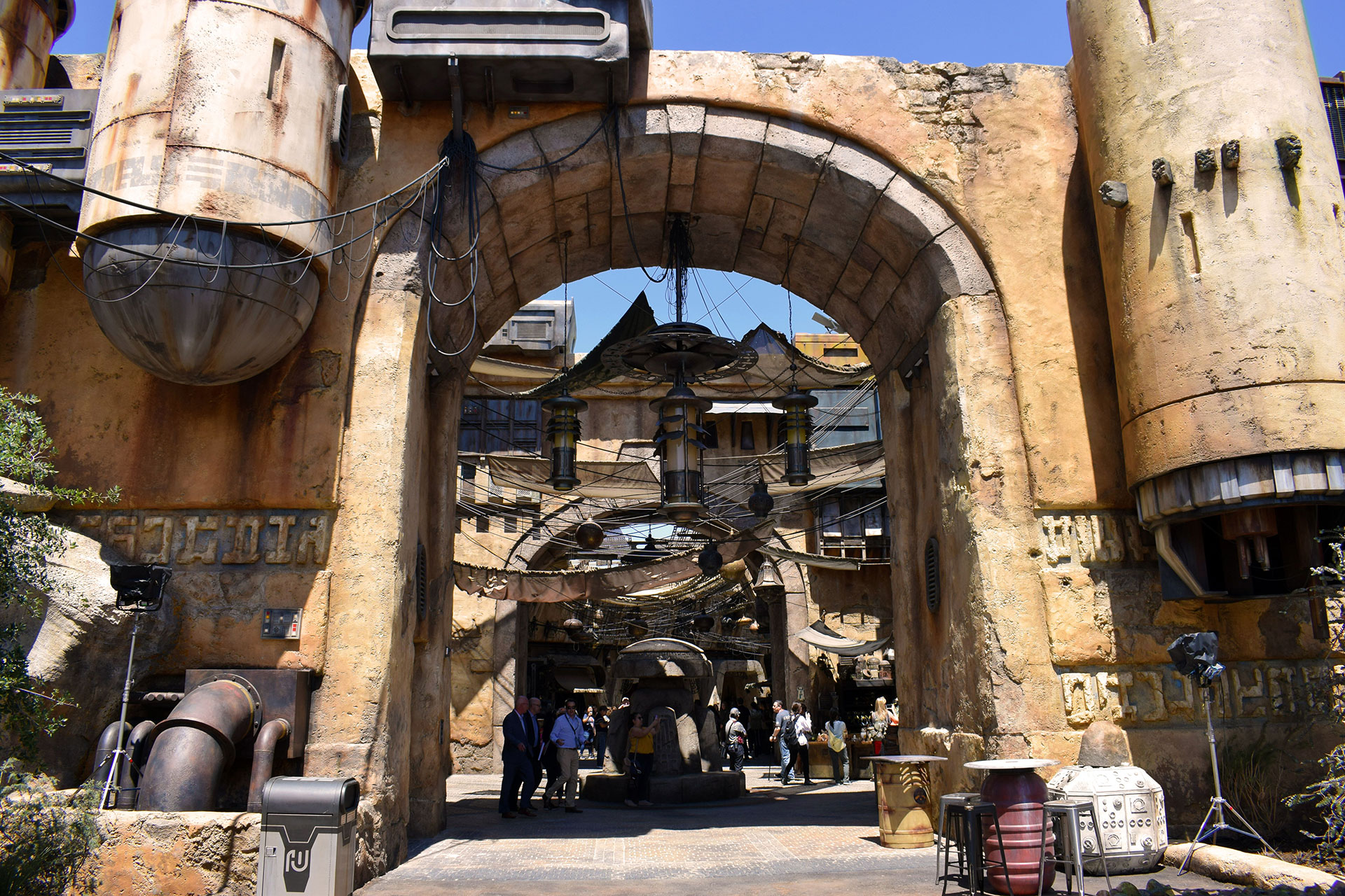 How to Strategize Your Visit to Disney's New Star Wars Lands | Family ...