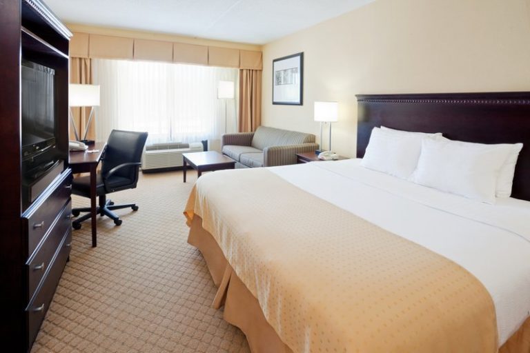 Holiday Inn East Windsor (East Windsor, NJ): What to Know BEFORE You ...