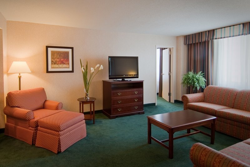 Holiday Inn Arlington At Ballston (Arlington, VA): What to Know BEFORE ...