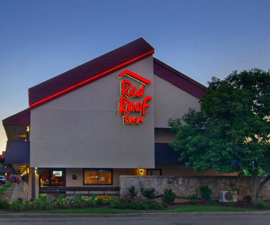 Red Roof Inn - Canton (Canton, OH): What to Know BEFORE You Bring Your ...