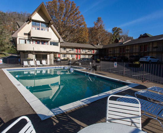 Econo Lodge Inn & Suites on the River (Gatlinburg, TN): What to Know