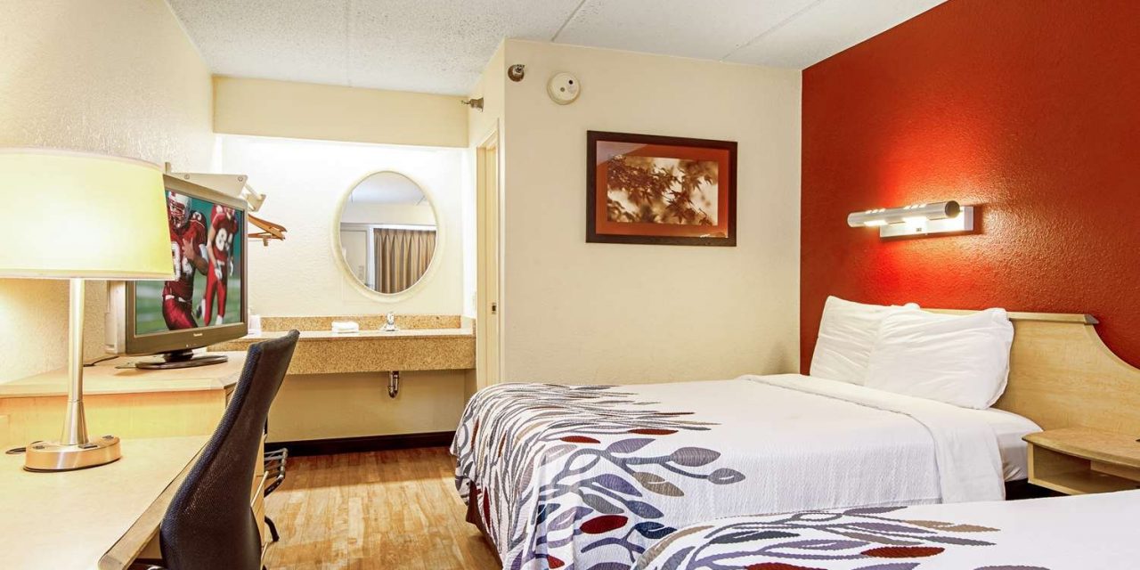 Red Roof Inn Rockford (Rockford, IL): What to Know BEFORE You Bring ...