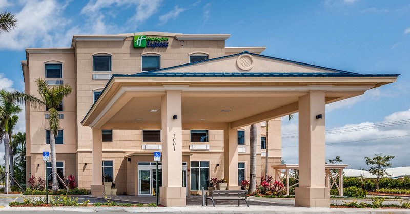 Holiday Inn Express & Suites Boynton Beach West (Boynton Beach, FL ...