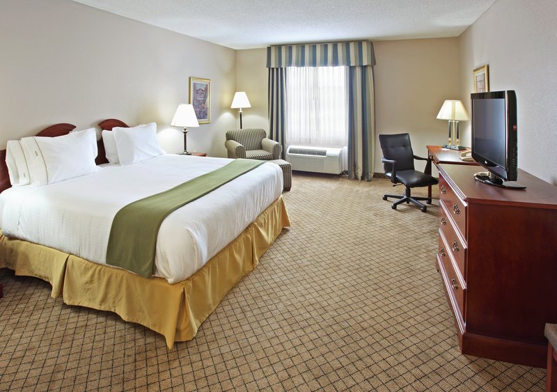 Holiday Inn Express Camden (Camden, AR): What to Know BEFORE You Bring ...