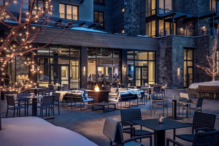 Limelight Hotel Ketchum What To Know BEFORE You Bring Your Family   Outdoor Event Plaza 